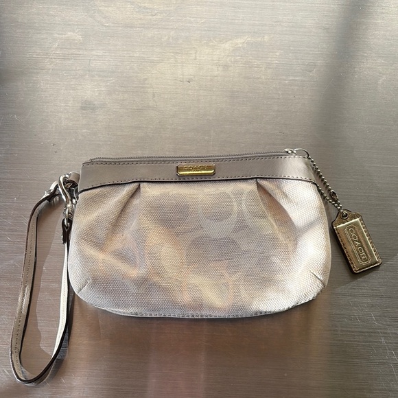 SOLD❣️❣️Vintage Y2K Coach Canvas Monogrammed Wristlet/Wallet💕 - Picture 1 of 11